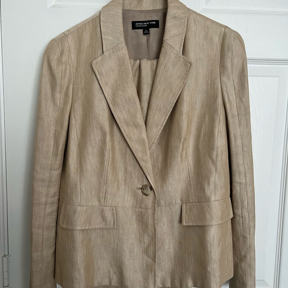 New with Tag Jones NY Ladies Suit Size 12 Silk